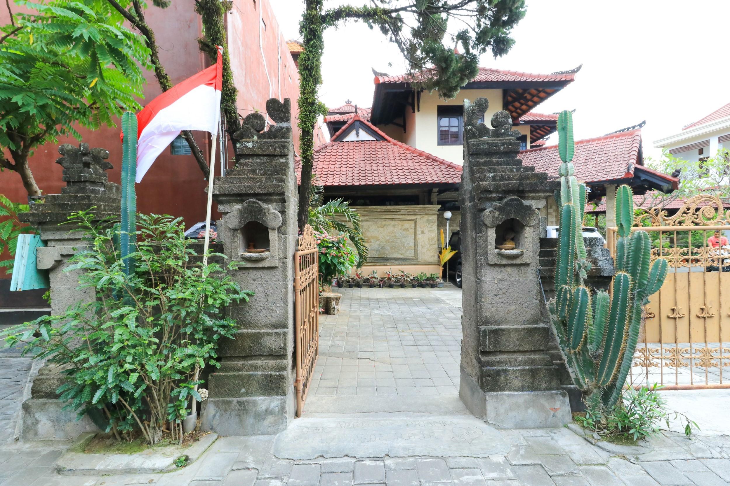 Puri Jayaraja Pensión Kuta Lombok Exterior foto