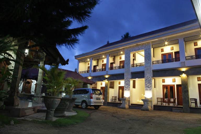 Puri Jayaraja Pensión Kuta Lombok Exterior foto