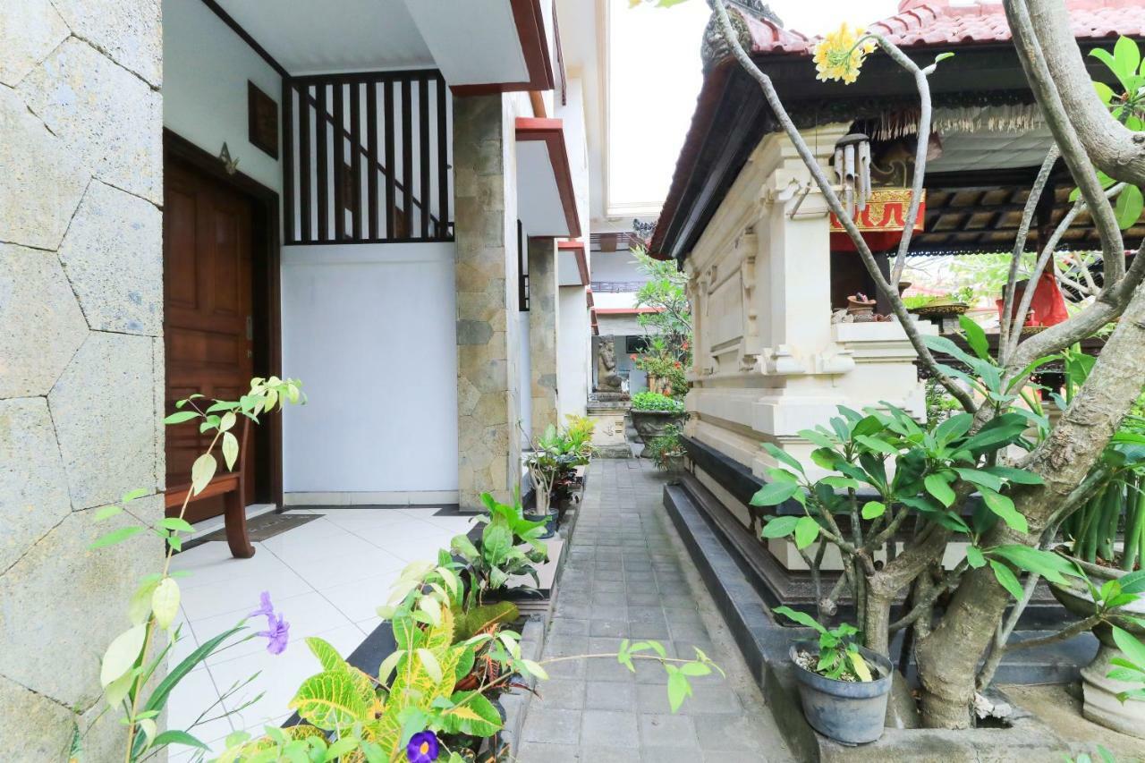 Puri Jayaraja Pensión Kuta Lombok Exterior foto