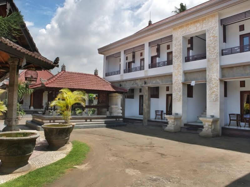 Puri Jayaraja Pensión Kuta Lombok Exterior foto