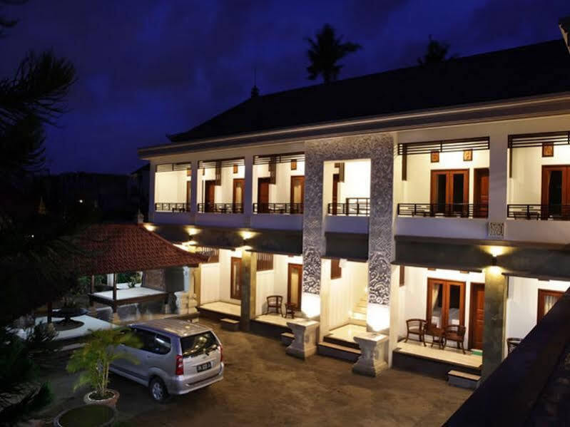 Puri Jayaraja Pensión Kuta Lombok Exterior foto